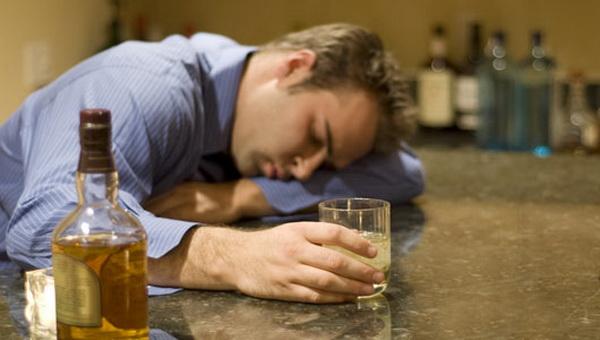 4135 Специалисты-неврологи предупреждают: выпивая, нельзя терять голову